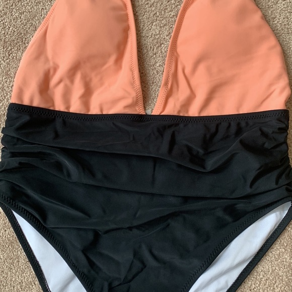 NWT Cupshe One-piece Pink & Black Halter Swimsuit ☀️ - Picture 5 of 10